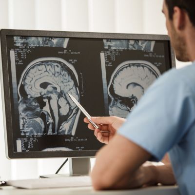 assessing-scan-with-doctor